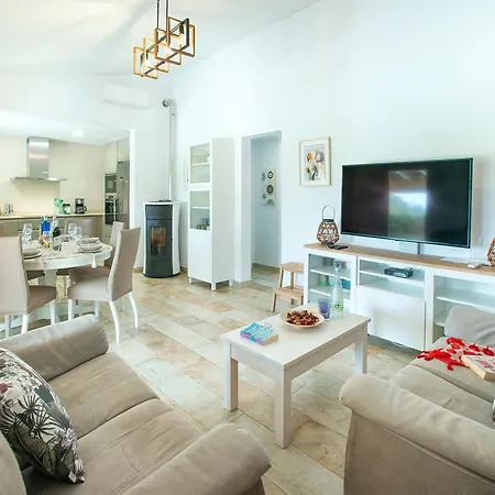 Owl Madrave - Family And Friends Villa